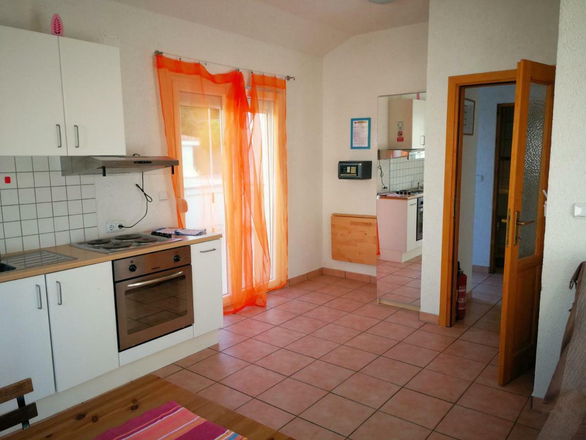 Family Friendly Apartments Island Rab Kampor Екстер'єр фото