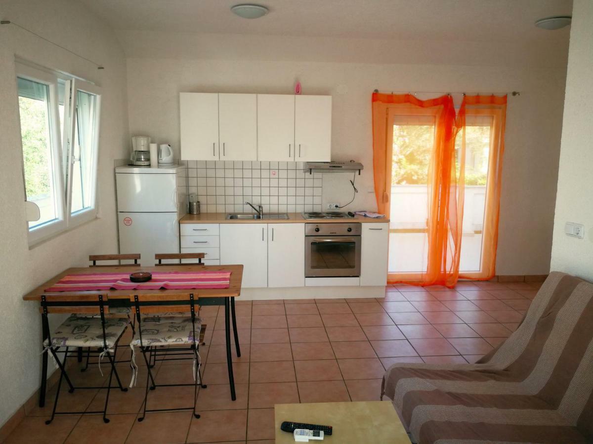 Family Friendly Apartments Island Rab Kampor Екстер'єр фото