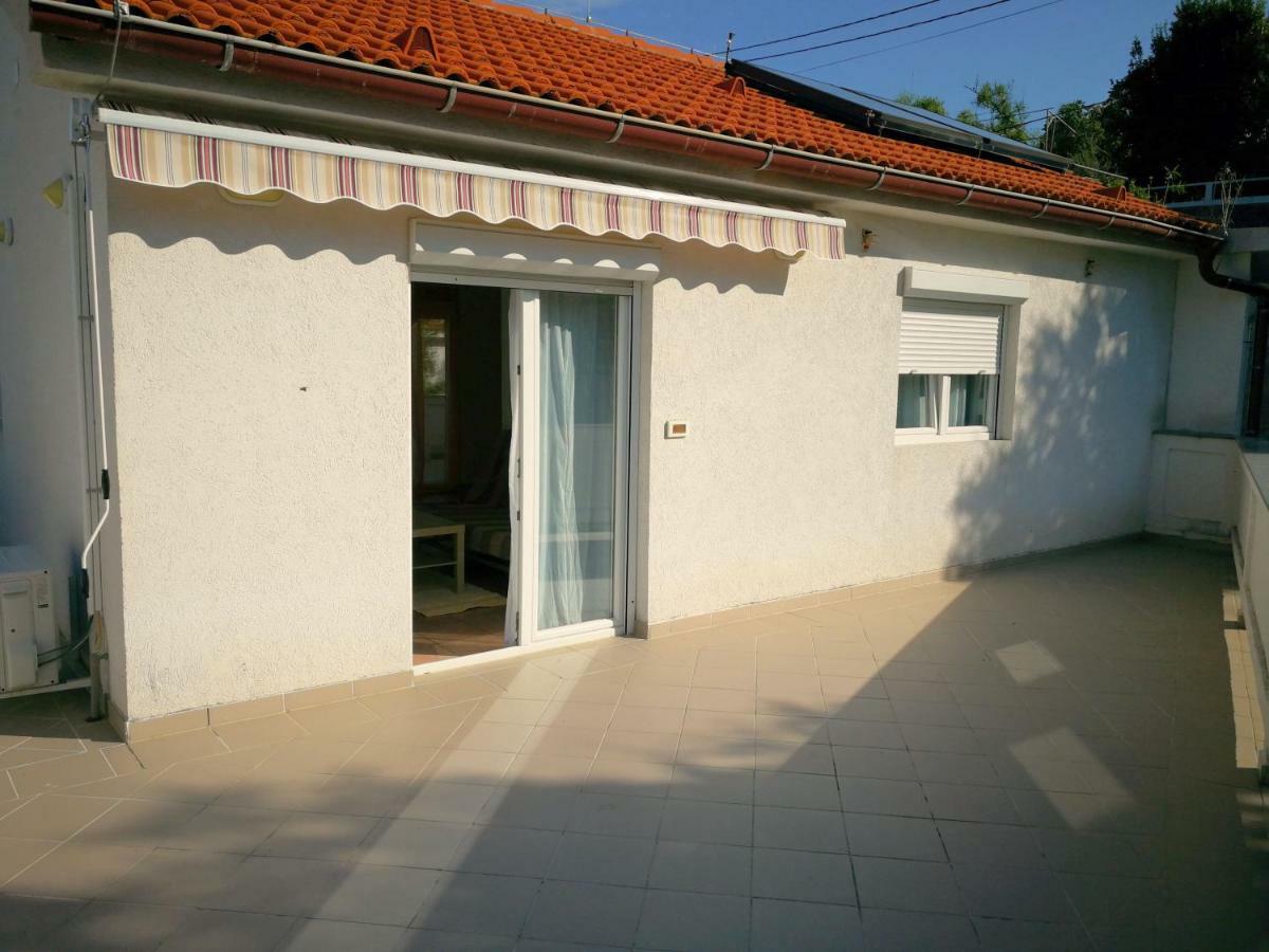 Family Friendly Apartments Island Rab Kampor Екстер'єр фото