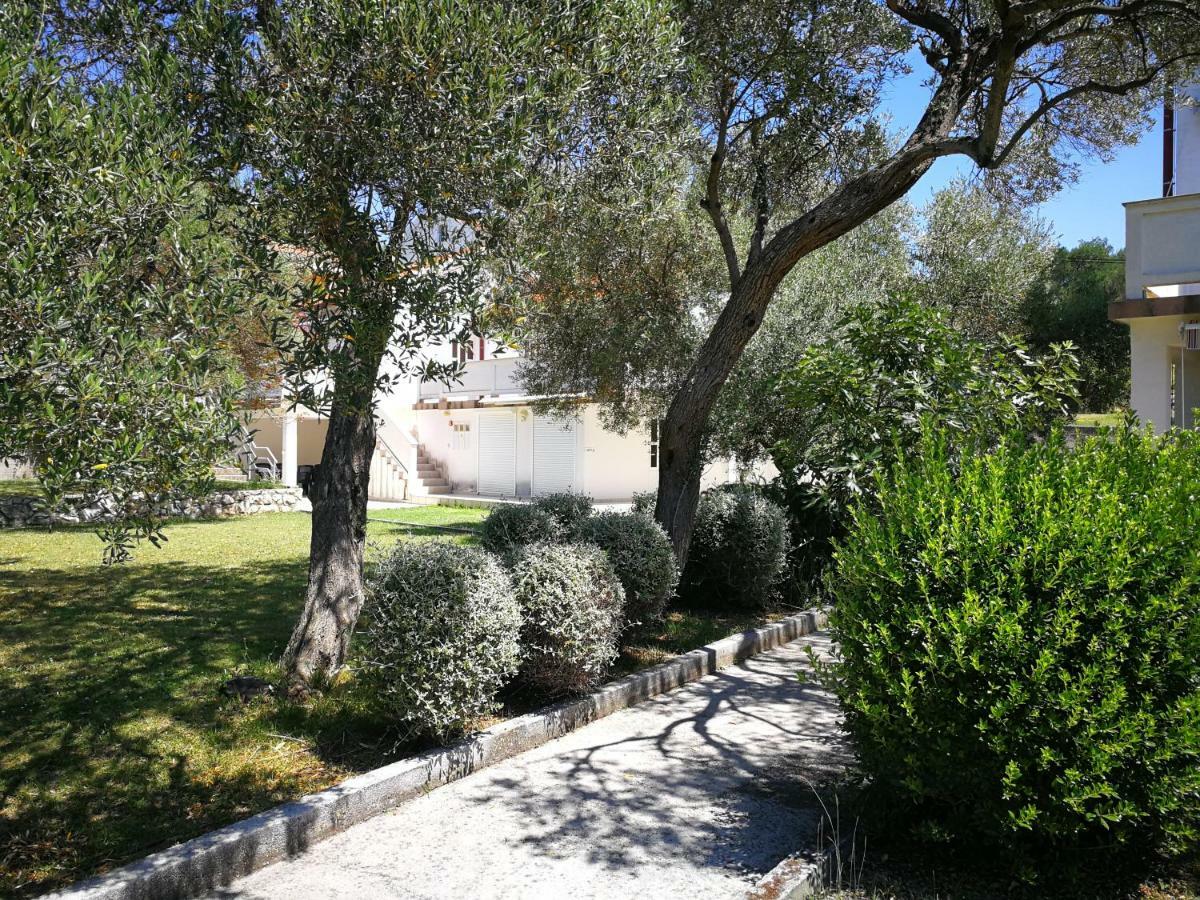 Family Friendly Apartments Island Rab Kampor Екстер'єр фото