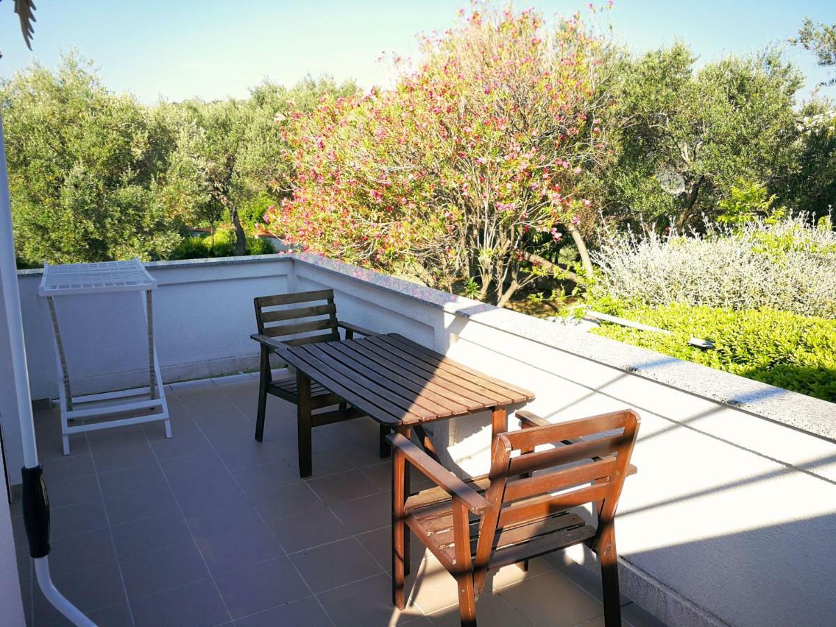 Family Friendly Apartments Island Rab Kampor Екстер'єр фото
